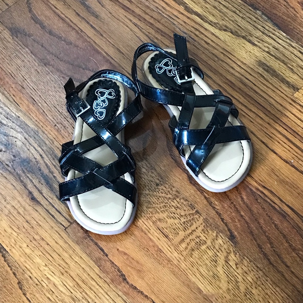 Place Black Strap Sandal Shoes NWOT
Buckle Side Close 
Girls Size 11
Smoke Free